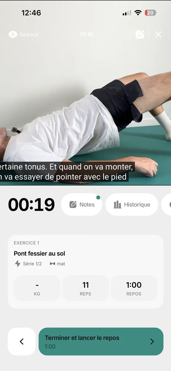 Capture de l'application Malodo pendant une séance : vidéo sous-titrée du pont fessier au sol, chronomètre, 11 répétitions et 1 minute de repos.
